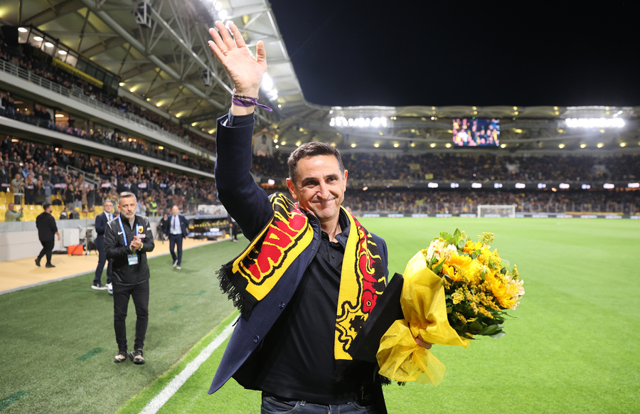 ΑΕΚ: Βράβευση και αποθέωση για τον Μανόλο Χιμένεθ στην OPAP Arena! (video)