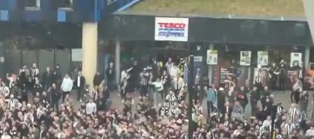 Νιουκάστλ-Σάντερλαντ: Επεισόδια μεταξύ οπαδών των δύο ομάδων - Ένας εξ' αυτών διεκομίσθη στο νοσοκομείο!