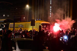 ΑΕΚ: «Κιτρινόμαυρη» παράνοια από Συγγρού έως Νέα Φιλαδέλφεια και αποθέωση για την ομάδα του Νίκολιτς! (pics)