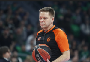 EuroLeague: Οι διαιτητές στις κρίσιμες «μάχες» Ολυμπιακού και Παναθηναϊκού στα playoffs