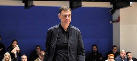 Η κίνηση που ενόχλησε τον Γιώργο Μπαρτζώκα στη συνέντευξη Τύπου: «Δεν μπορεί να μπει κανείς την ώρα που μιλάω»