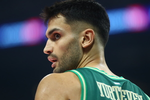 Νέο συμβόλαιο δίνουν στον Γιούρτσεβεν οι Γουόριορς!