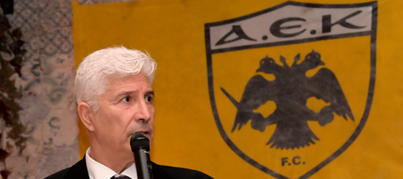 Μανωλάς σε Ηλιόπουλο: «Θυμίζετε κάτι από Μπάρλο, έτσι μας αγκάλιαζαν οι πρόεδροι παλιά στην ΑΕΚ»