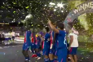 Παρί Σεν Ζερμέν: Σήκωσε το UEFA Super Cup ο Μαρκίνιος - Η απονομή στους Υπερπρωταθλητές Ευρώπης (video)