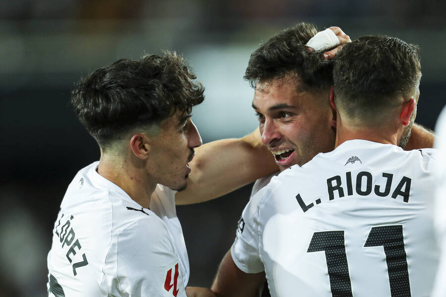 Με ελλείψεις η Ράγιο, την πρώτη εκτός έδρας νίκη ψάχνουν οι «Νυχτερίδες»