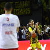 Αποθεώθηκε ο Φλιώνης στη «Sunel Arena» μια μέρα μετά το θάνατο του πατέρα του (video)