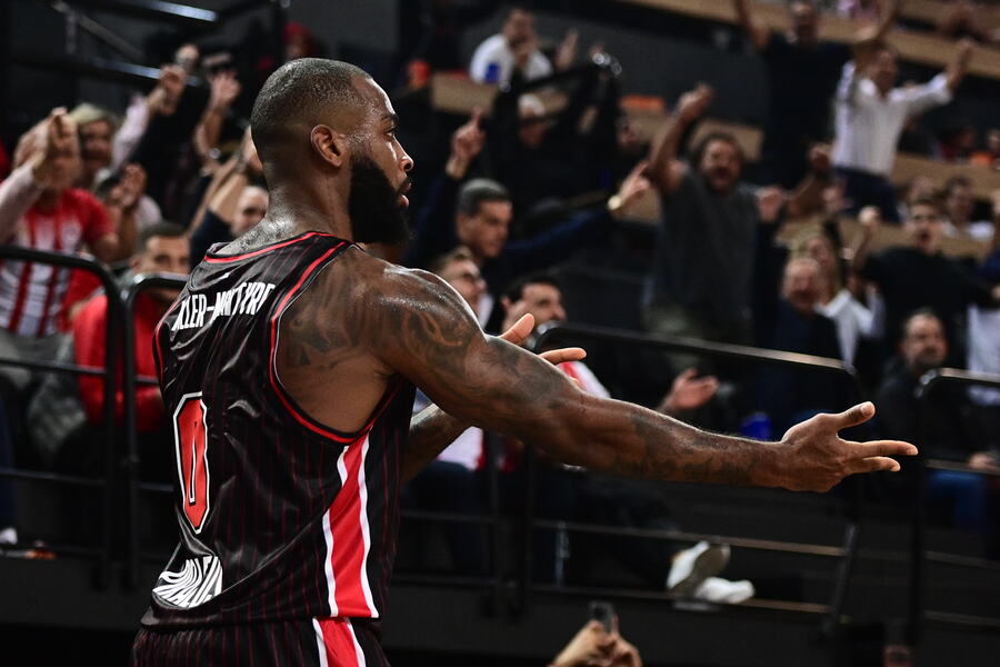 Ολυμπιακός - Αρμάνι 84-78: Νίκησε (και) την κούραση με «διαστημικό» ΜακΙντάιρ