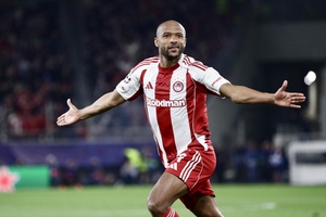 Ελ Κααμπί: «Νιώθω τον εαυτό μου μέλος της οικογένειας του Ολυμπιακού» (video)