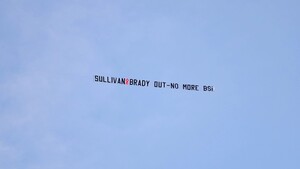 Γουέστ Χαμ: «Κράξιμο» στη διοίκηση με πανό σε αεροπλάνο