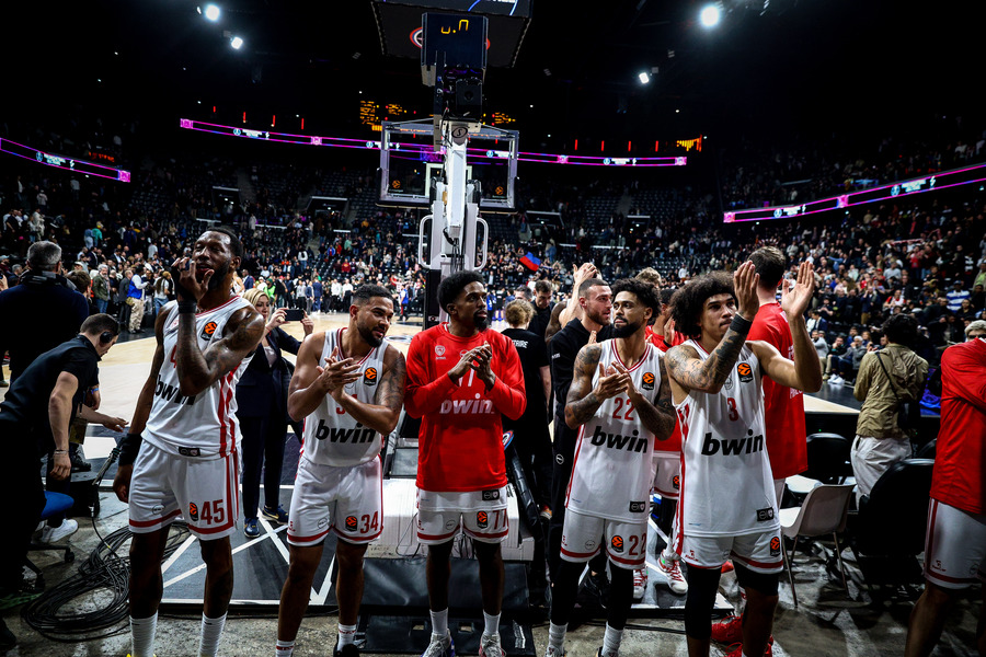 Ολυμπιακός: Το εντυπωσιακό πανό στο Παρίσι με τα 21 διεθνή τρόπαια για τα 101α γενέθλια του συλλόγου (pic)