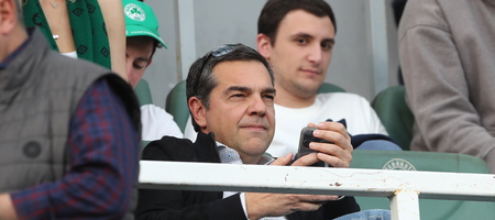 Αιχμές Τσίπρα: «Είδαμε τι έπαθε ο Κωνσταντέλιας όταν του ευχήθηκε ο Μητσοτάκης» (video)