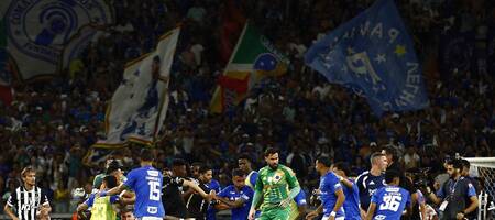 Σκηνές χάους στο Κρουζέιρο-Ατλέτικο Μινέιρο, δόθηκαν 23 κόκκινες κάρτες! (vid)